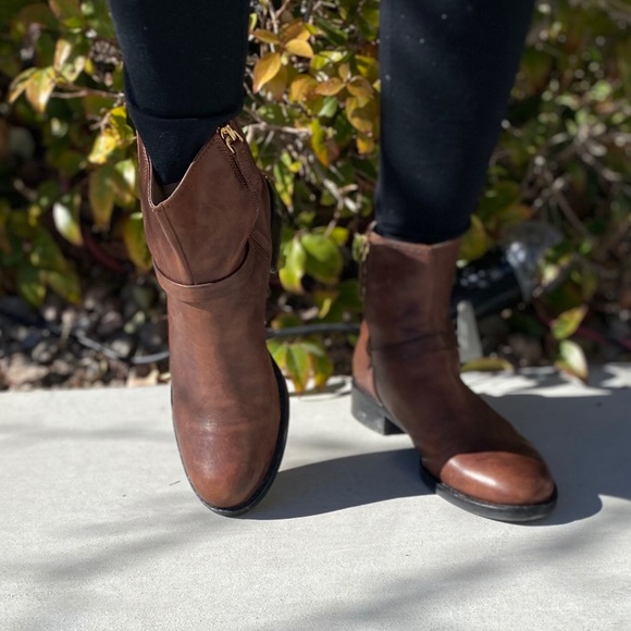 Brown leather booties - Picture 5 of 6